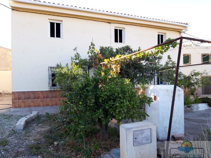 Image No.2-6 Bed Property for sale