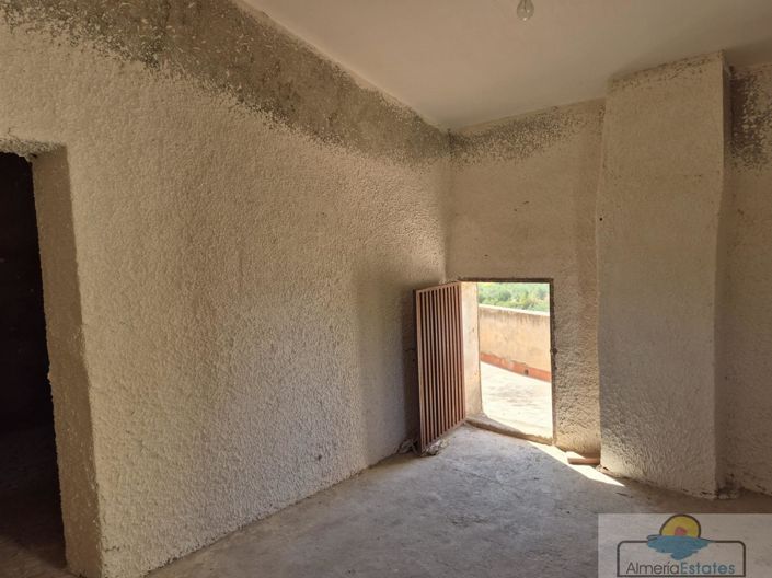 Image No.23-6 Bed Property for sale