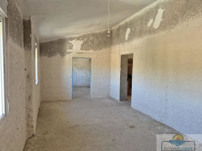 Image No.26-6 Bed Property for sale