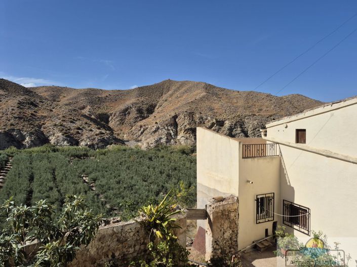 Image No.28-6 Bed Property for sale