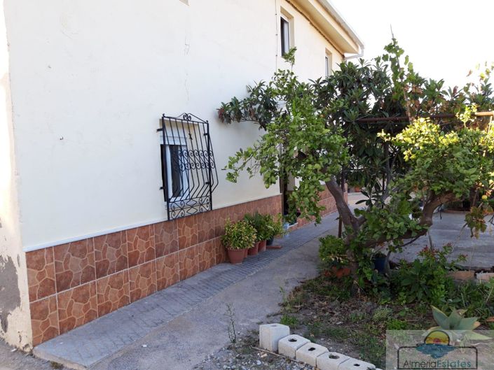 Image No.4-6 Bed Property for sale