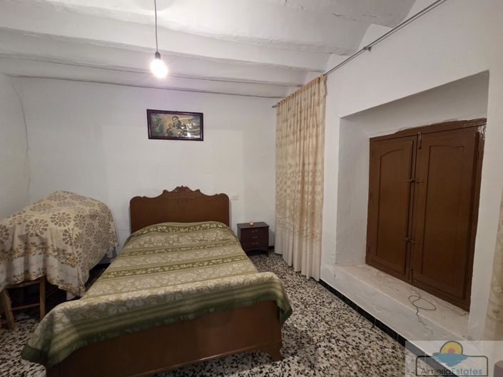 Image No.15-4 Bed Property for sale