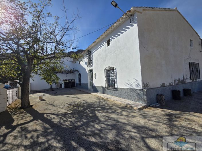 Image No.6-4 Bed Property for sale