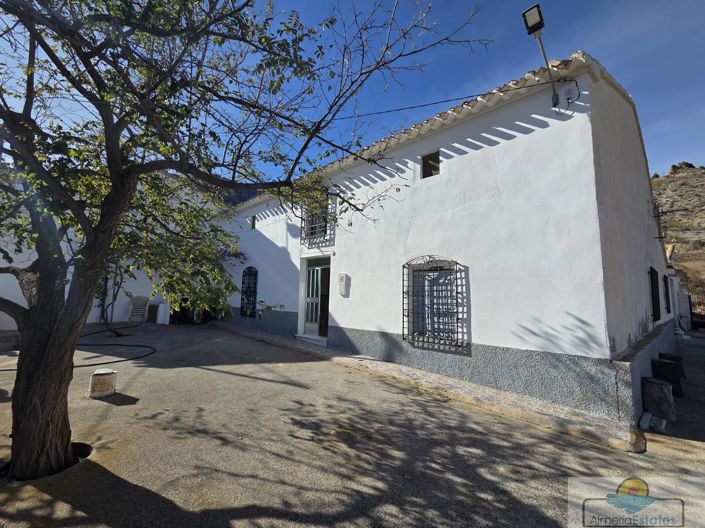 Image No.7-4 Bed Property for sale