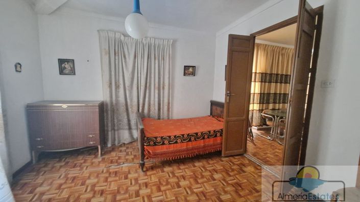 Image No.10-4 Bed Property for sale