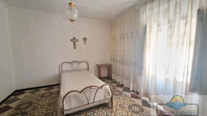 Image No.11-4 Bed Property for sale