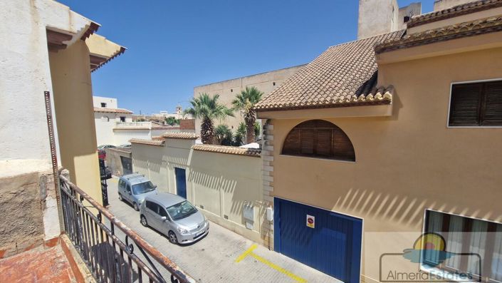 Image No.2-4 Bed Property for sale