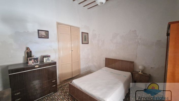 Image No.22-4 Bed Property for sale