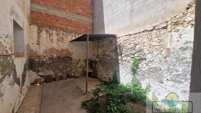 Image No.24-4 Bed Property for sale