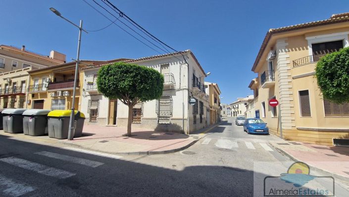Image No.3-4 Bed Property for sale
