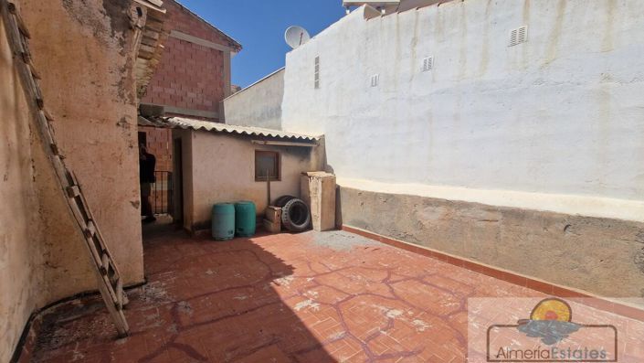 Image No.4-4 Bed Property for sale