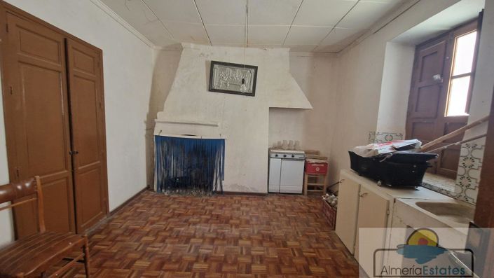 Image No.6-4 Bed Property for sale