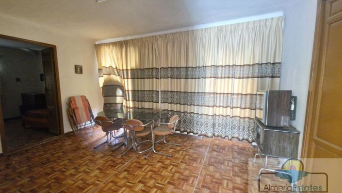 Image No.8-4 Bed Property for sale