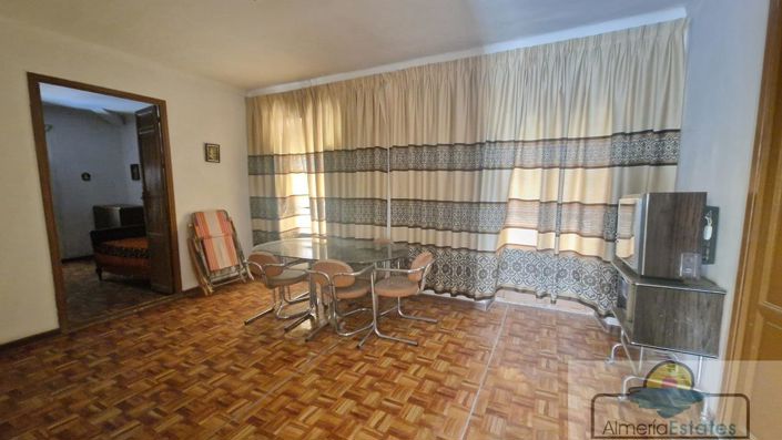 Image No.9-4 Bed Property for sale