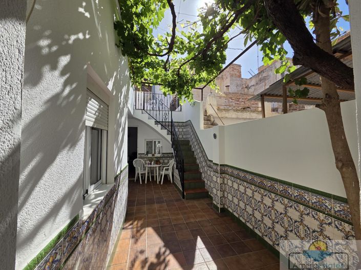 Image No.10-4 Bed Property for sale