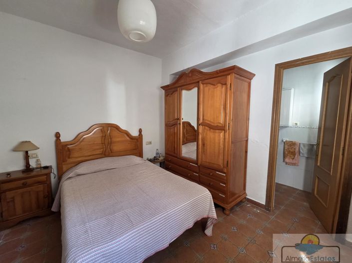 Image No.11-4 Bed Property for sale