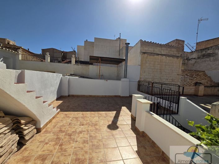 Image No.28-4 Bed Property for sale