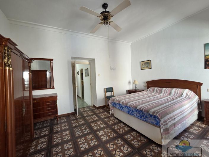 Image No.30-4 Bed Property for sale