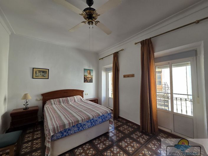 Image No.32-4 Bed Property for sale