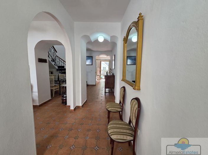 Image No.4-4 Bed Property for sale