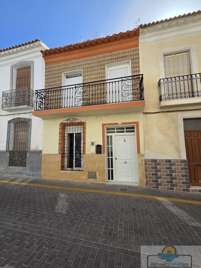 Image No.6-4 Bed Property for sale