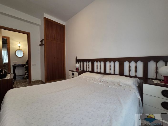 Image No.10-3 Bed Property for sale