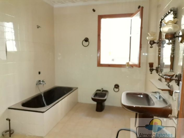 Image No.15-5 Bed Property for sale