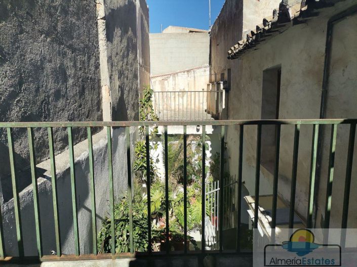Image No.2-5 Bed Property for sale