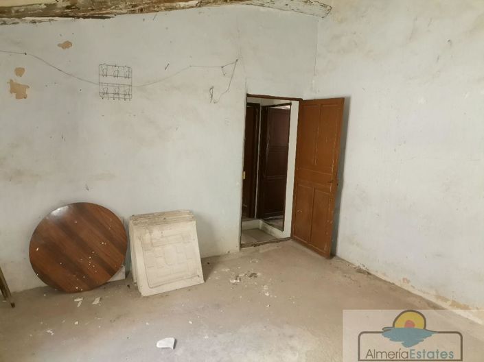 Image No.6-5 Bed Property for sale