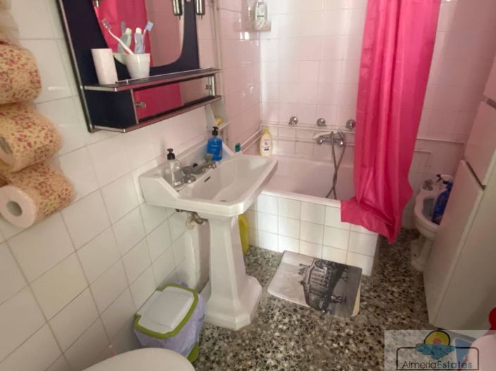Image No.4-4 Bed Property for sale