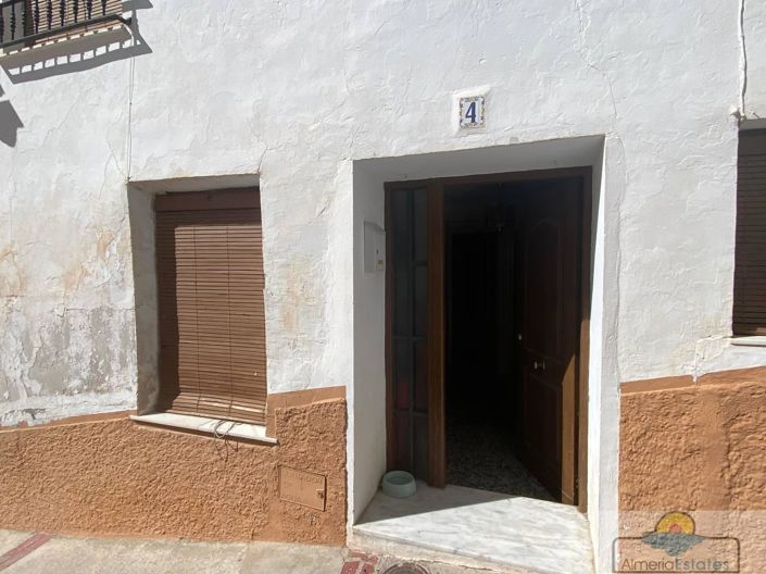 Image No.5-4 Bed Property for sale