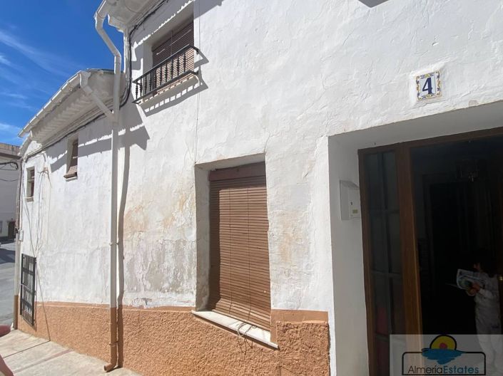 Image No.6-4 Bed Property for sale