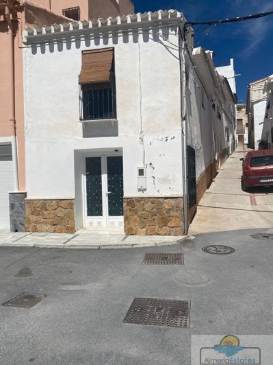 Image No.7-4 Bed Property for sale