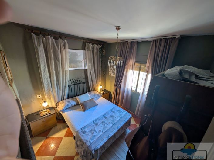 Image No.17-5 Bed Property for sale