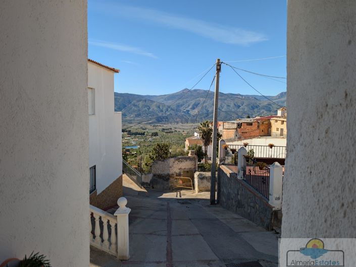 Image No.2-5 Bed Property for sale