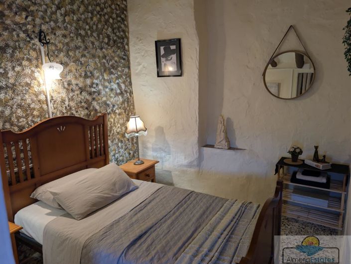 Image No.21-5 Bed Property for sale