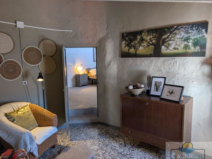 Image No.28-5 Bed Property for sale