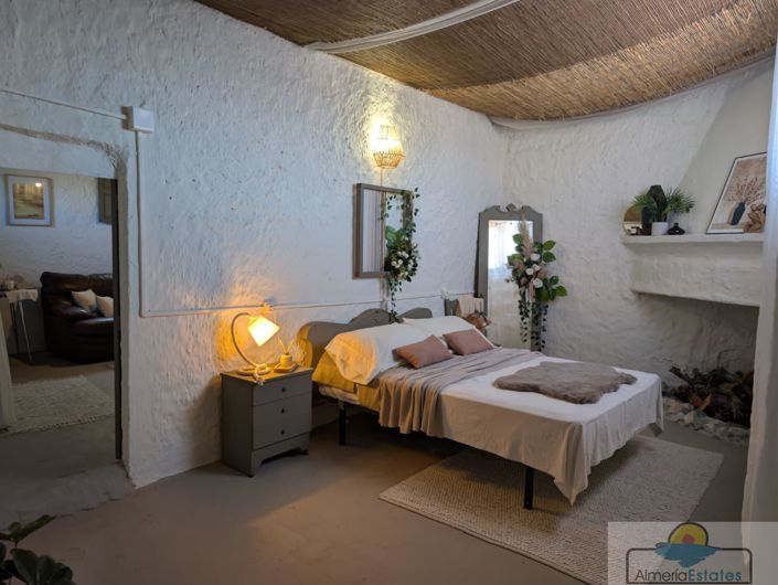 Image No.31-5 Bed Property for sale