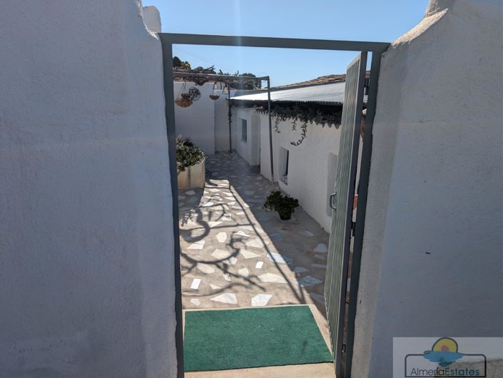 Image No.4-5 Bed Property for sale