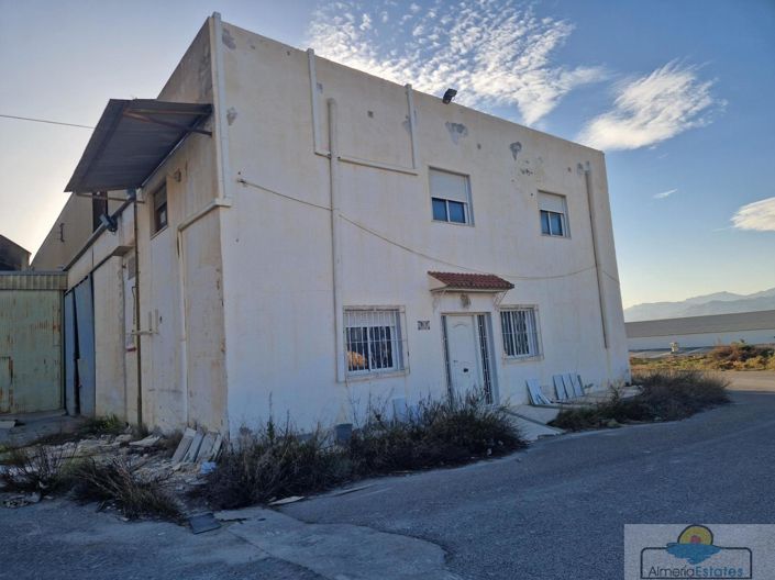 Image No.2-4 Bed Property for sale