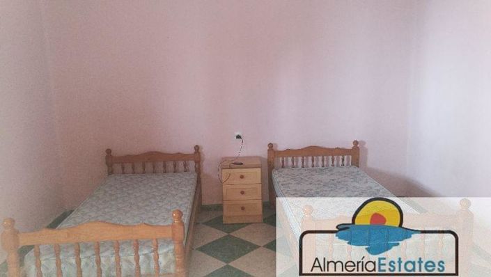 Image No.8-3 Bed Property for sale