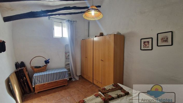 Image No.10-2 Bed Property for sale
