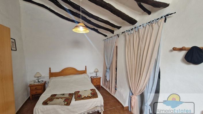 Image No.11-2 Bed Property for sale