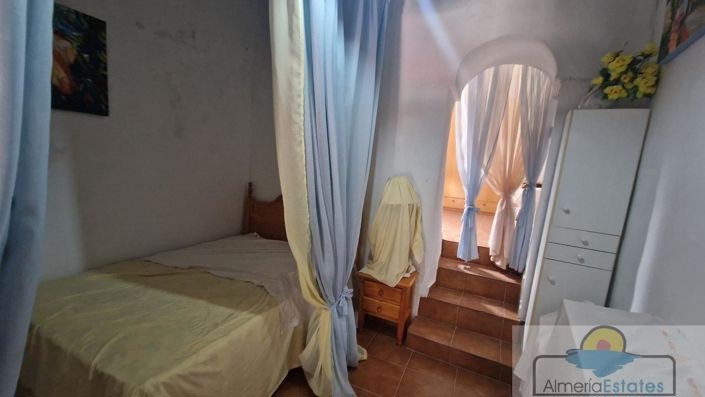 Image No.12-2 Bed Property for sale