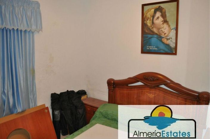 Image No.24-3 Bed Property for sale