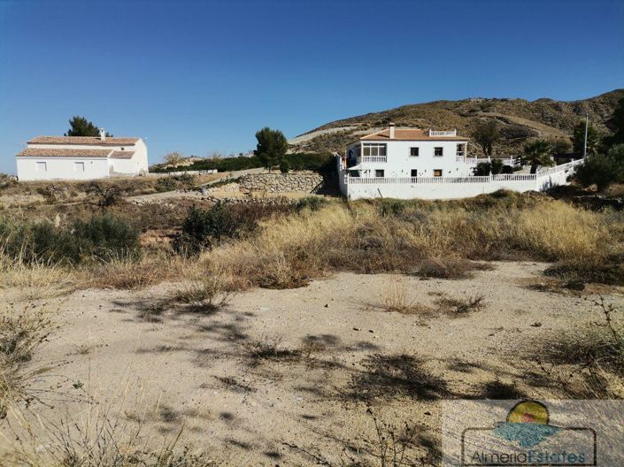 Image No.15-3 Bed Land for sale