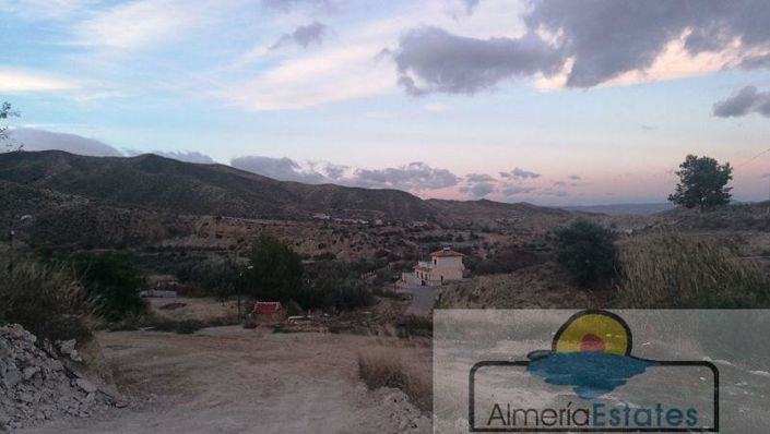 Image No.7-3 Bed Land for sale