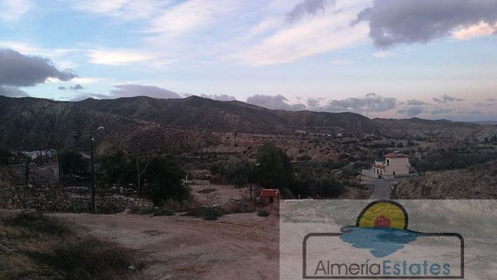 Image No.9-3 Bed Land for sale