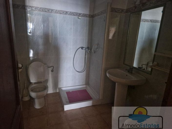 Image No.10-8 Bed Property for sale