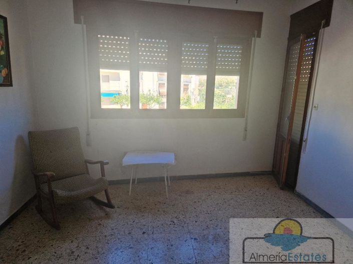 Image No.12-8 Bed Property for sale